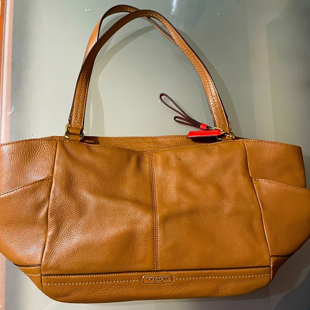 Genuine Coach tan leather shoulder purse. Excellent condition.